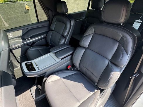New 2025 Lincoln Navigator L Reserve w/ Jet Appearance Package image 28
