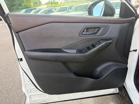Used 2023 Nissan Rogue S FWD image 10