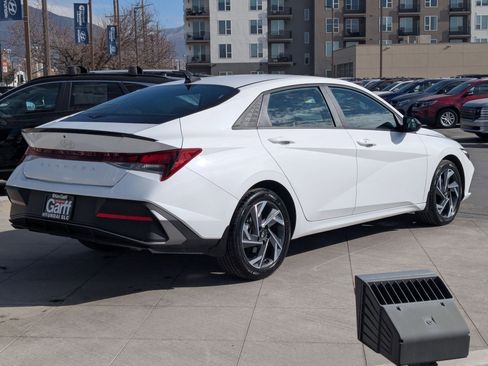 Certified 2025 Hyundai Elantra Sport image 4