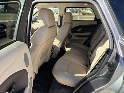 Used 2018 Land Rover Range Rover Evoque SE image 11