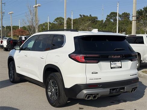 Used 2025 GMC Acadia Elevation image 2