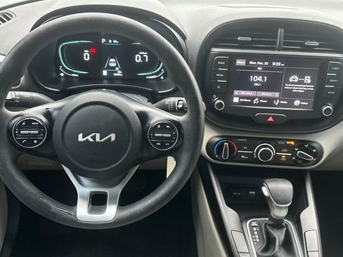 Used 2023 Kia Soul LX image 12