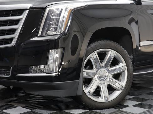 Used 2020 Cadillac Escalade Premium Luxury image 3