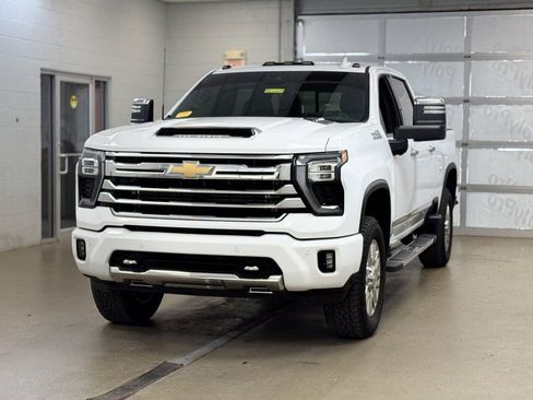 Used 2025 Chevrolet Silverado 2500 High Country w/ High Country Premium Package image 3