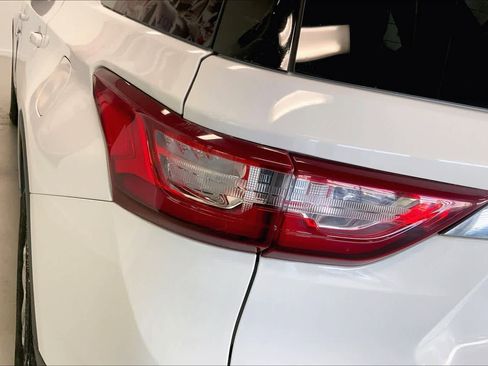 Used 2018 Chevrolet Traverse LT image 28