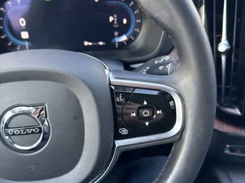 Used 2023 Volvo XC60 B5 Plus image 14