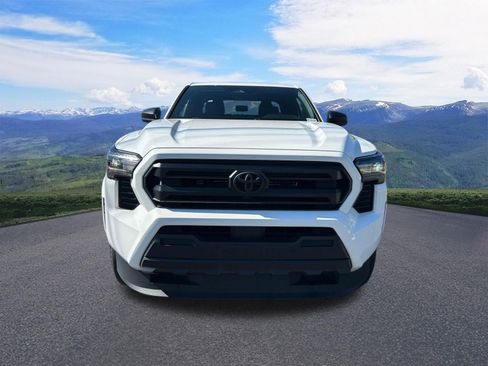 Used 2024 Toyota Tacoma SR w/ SR Upgrade Package AWD/4WD image 9
