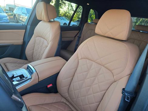 Used 2025 BMW X5 M60i w/ Climate Comfort Package image 21