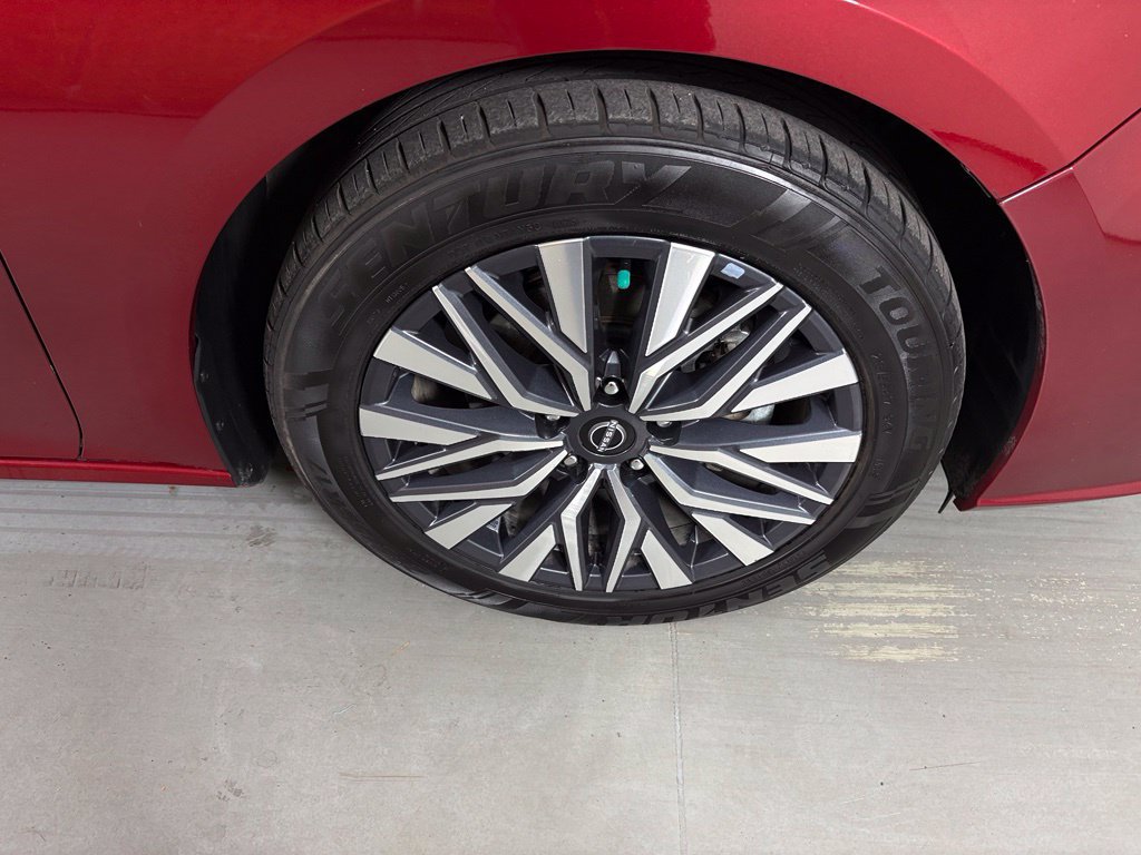 Used 2024 Nissan Altima 2.5 SV FWD image 10