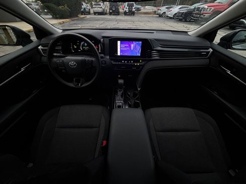 Used 2025 Toyota Camry LE image 32