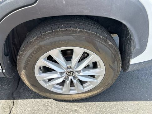 Used 2022 Toyota Corolla Cross LE AWD/4WD image 16