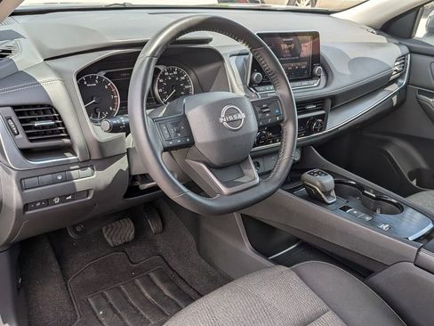 Certified 2025 Nissan Rogue SV FWD image 33