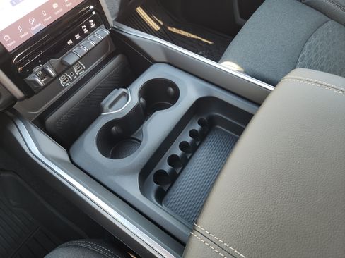 New 2026 RAM 2500 Big Horn AWD/4WD image 17