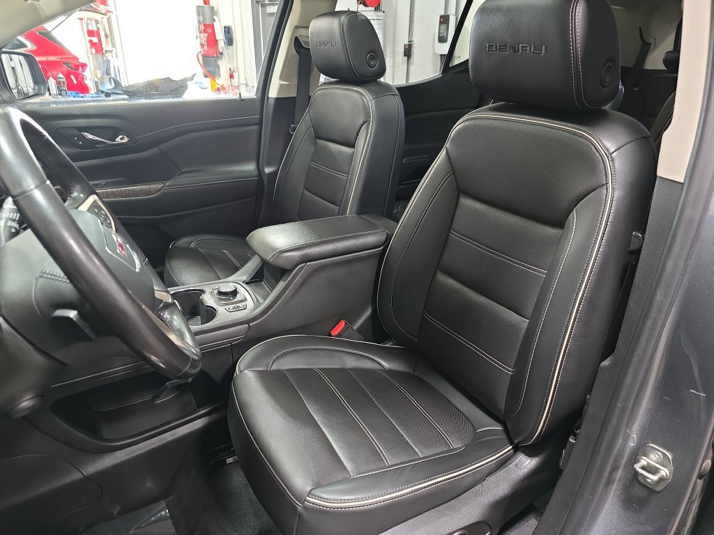 Used 2022 GMC Acadia Denali w/ Denali Ultimate Package AWD/4WD image 17