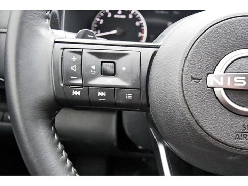 Used 2025 Nissan Pathfinder SV FWD image 13