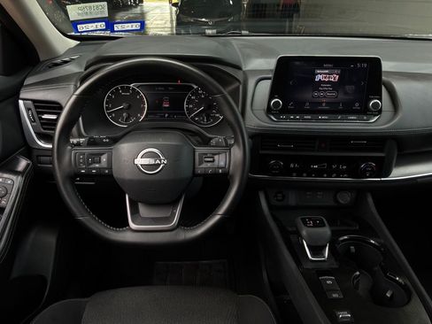 Used 2025 Nissan Rogue SV FWD image 13