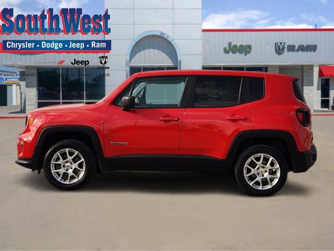 Used 2023 Jeep Renegade Latitude image 3