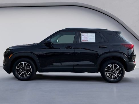 Used 2025 Chevrolet TrailBlazer LT FWD image 2