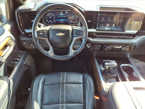 Used 2022 Chevrolet Silverado 1500 High Country w/ High Country Premium Package image 3