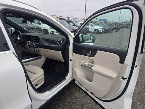 Used 2025 Mercedes-Benz GLA 250 4MATIC image 12