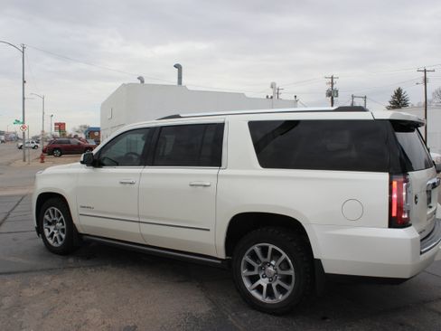 Used 2015 GMC Yukon XL Denali image 2