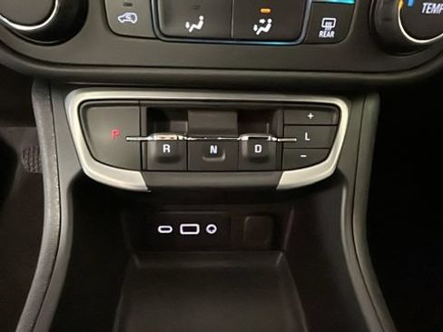 Used 2023 GMC Terrain SLE FWD image 21