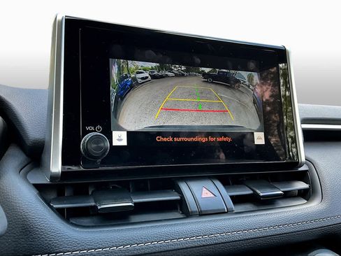 Used 2025 Toyota RAV4 XLE AWD/4WD image 36