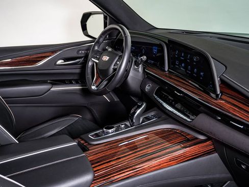 Used 2024 Cadillac Escalade Premium Luxury w/ Performance Package image 14