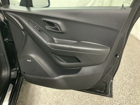 Used 2019 Chevrolet Trax Premier w/ Midnight Edition image 23