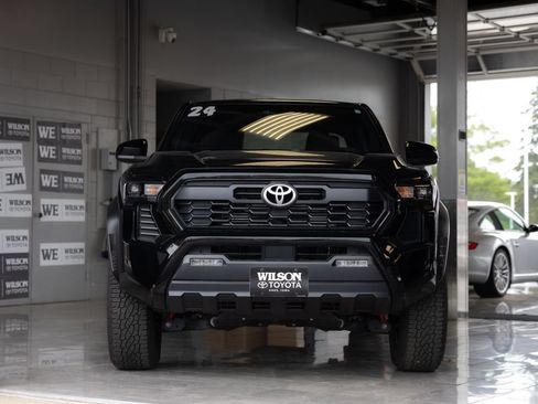 Used 2024 Toyota Tacoma TRD Off-Road AWD/4WD image 3