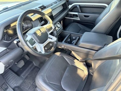 Used 2023 Land Rover Defender 110 SE image 4