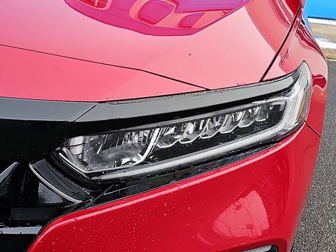 Used 2018 Honda Accord Sport image 9