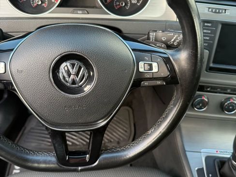 Used 2017 Volkswagen Golf S image 34