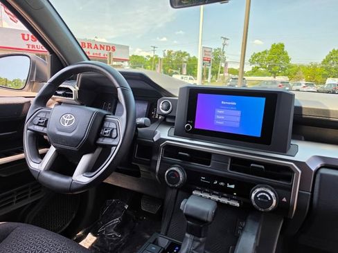 Used 2025 Toyota 4Runner SR5 AWD/4WD image 13