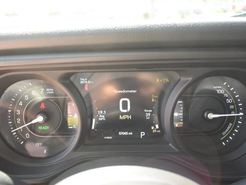 Used 2024 Jeep Wrangler Unlimited AWD/4WD image 22