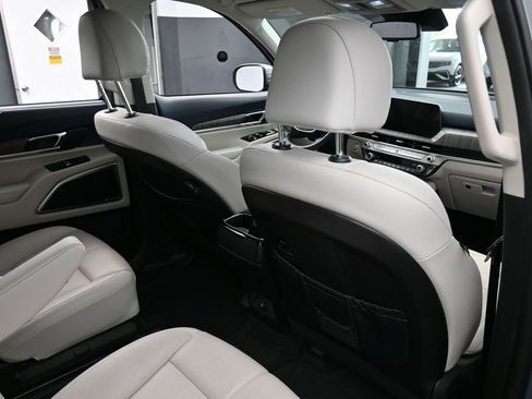 Used 2024 Kia Telluride EX w/ EX Captain's Chair Package image 47