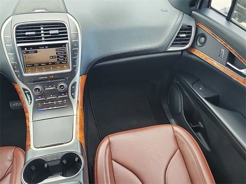 Used 2019 Lincoln Nautilus Reserve image 10