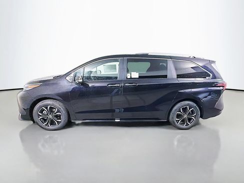 New 2026 Toyota Sienna Platinum AWD/4WD image 8