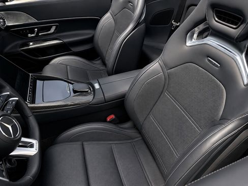 Used 2023 Mercedes-Benz SL 43 AMG image 2