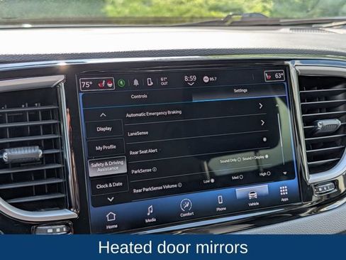 Used 2023 Chrysler Pacifica Touring-L FWD image 20