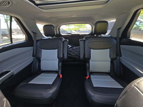 Used 2023 Ford Explorer XLT w/ Equipment Group 202A AWD/4WD image 5
