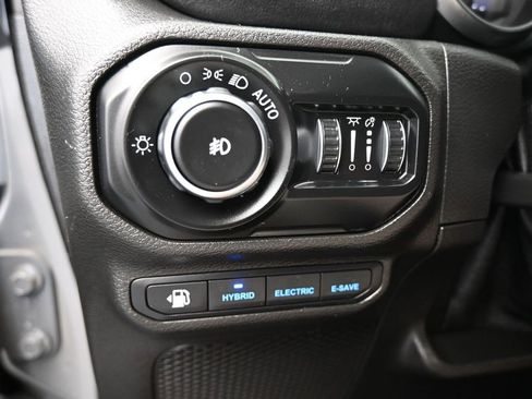 Used 2021 Jeep Wrangler Unlimited Sahara w/ Cold Weather Group image 27