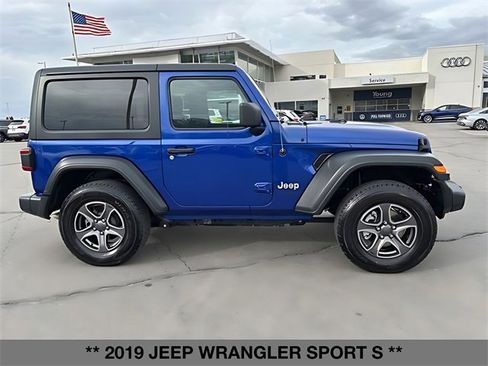 Used 2019 Jeep Wrangler Sport image 2