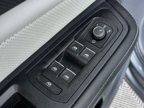 Used 2025 Volkswagen Atlas Cross Sport SEL Premium R-Line AWD/4WD image 18