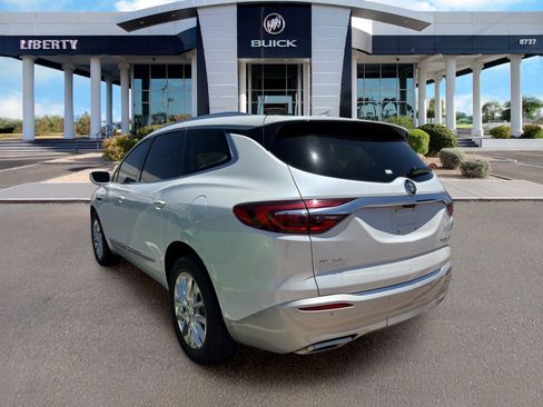 Used 2018 Buick Enclave Premium w/ Experience Buick Package FWD image 3