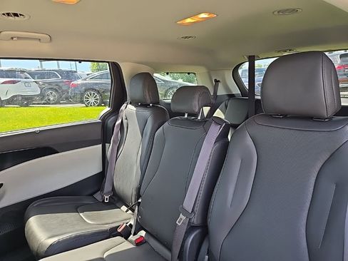 Used 2024 Kia Carnival SX FWD image 31