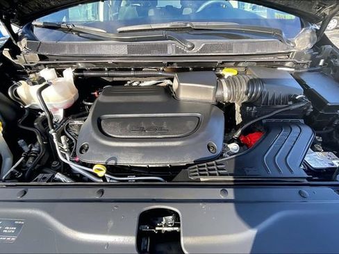 Used 2024 Chrysler Voyager LX image 10