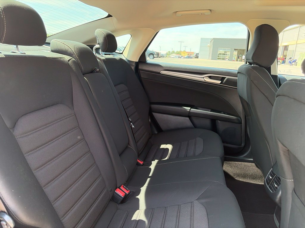 Used 2020 Ford Fusion SE FWD image 13