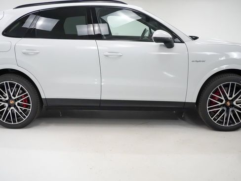 New 2026 Porsche Cayenne S image 9