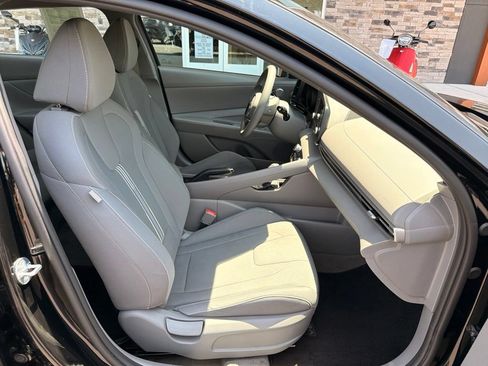 Used 2023 Hyundai Elantra SEL FWD image 14